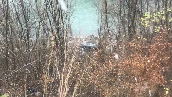 Kamiondžija na putu kod Prijepolja video tablicu i kamenje: Pozvao je policiju, koja je UBRZO U AMBISU OD 50 METARA UGLEDALA JEZIV PRIZOR