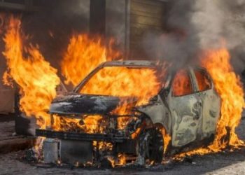 TUTINAC ZAPALIO DVA AUTOMOBILA I UKRAO NAFTU IZ KAMIONA