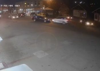 (VIDEO) NOVI PAZAR: VIDEO SNIMAK SAOBRAĆAJNOG UDESA U SELAKOVCU