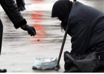 TUŽNA PRIČA O PROSJAKINJI IZ TUZLE, MAJKE KOJA MORA PROSITI PORED SINOVA U NJEMAČKOJ