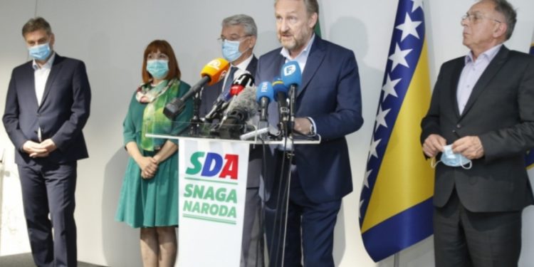 SDA UPUTILA JASAN ODGOVOR SDP-u: NIJE ISTINA DA JE PREDSJEDNIK IZETBEGOVIĆ PRODAO MOSTAR: “Neće moći, gospodo i drugovi”
