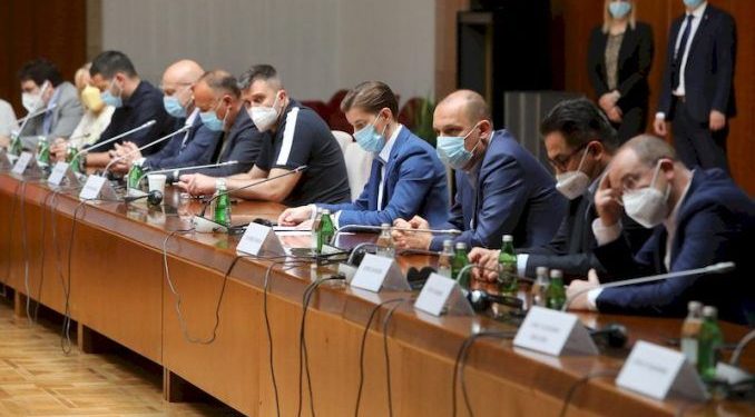HITNA SEDNICA VLADE SRBIJE U 13.00! Jedina tema borba protiv korone i donošenje NOVIH MERA