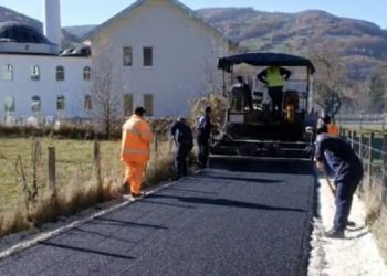 (VIDEO) Asfaltiran krak puta u Radohovcu