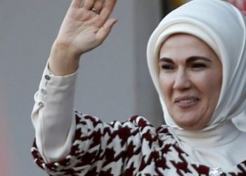 DVIJE STRANE PRIČE O NAJMOĆNIJOJ ŽENI TURSKE: KO JE ZAISTA EMINE ERDOGAN, ŠTEDLJIVICA ILI ŠOPINGHOLIČARKA