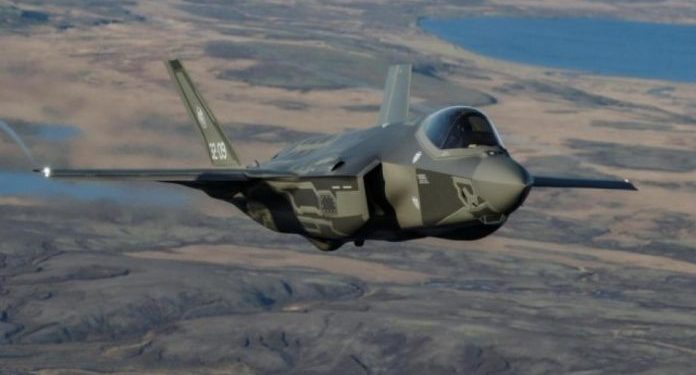 SNIMAK KOJI JE ZALEDIO SVIJET: F35 BACA NAJNOVIJU NUKLEARNU BOMBU (VIDEO)