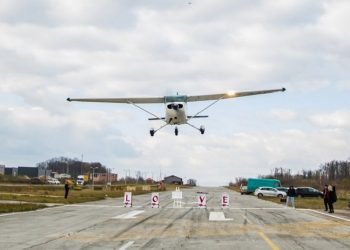 Pogledajte kako je Bosanac sletio avionom i zaprosio djevojku, odmah je rekla ”DA’