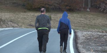 (VIDEO) Do Bijelih Voda – Svakodnevno 12 kilometara pješke do škole