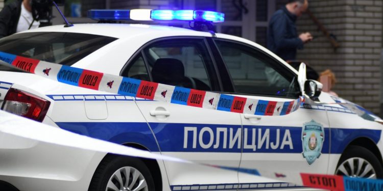 Drama na Zvezdari! Razbojnik sa NOŽEM upao u banku, odneo više od POLA MILIONA