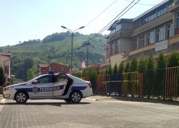 U pucnjavi koja se rano jutros desila u centru Novog Pazara povređen je strani državljanin S.R. (23) koji je zadobio povredu noge, saznaje radio Sto plus.