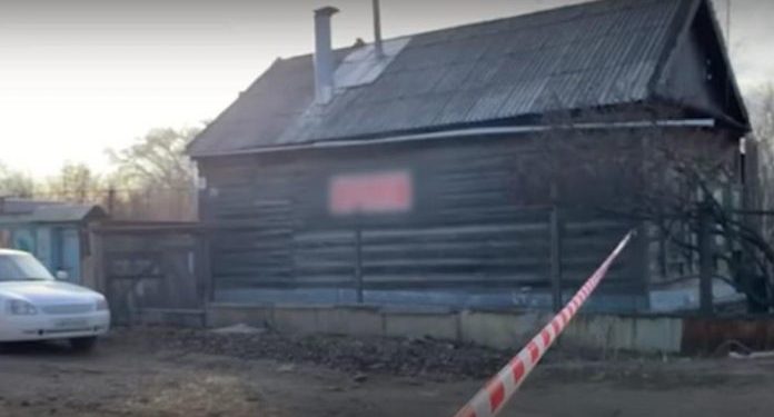 HOROR: PIJAN I DROGIRAN MUŠKARAC ODSJEKAO GLAVU DJEČAKU KOJEG JE ČUVAO, DOK MU SE MAJKA PORAĐALA U BOLNICI