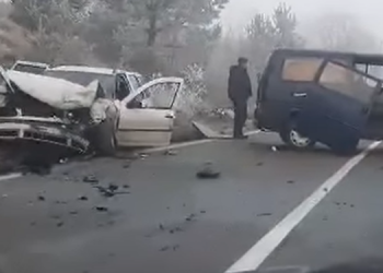 Stravičan udes kod Sjenice: Sudarili se kombi i auto