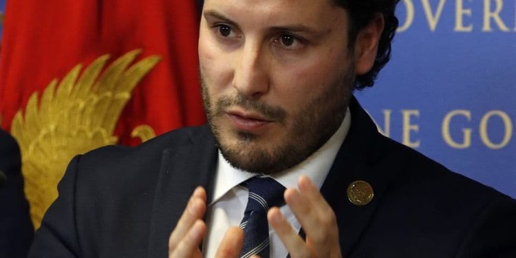 Abazović: Montenegro erlajns nije identitetsko pitanje, više ne možemo da brišemo dugove MA