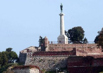 UŽAS NA KALEMEGDANU! MIGRANTI NOŽEM UBOLI MLADIĆA (16)!