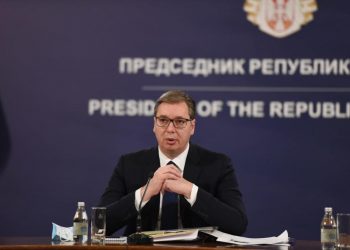 I MAJKA PREDSEDNIKA VUČIĆA IMA KORONU, ocu se bore za život: Aleksandar i Andrej zagrljeni čekaju vesti