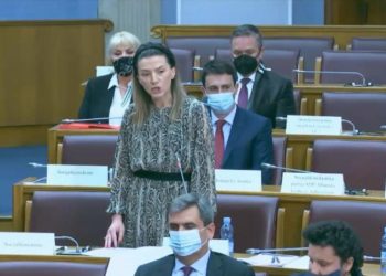 (VIDEO) Kenana Strujić-Harbić poručila Krivokapiću: Srebrenica je najvažnija riječ u jeziku Bošnjaka