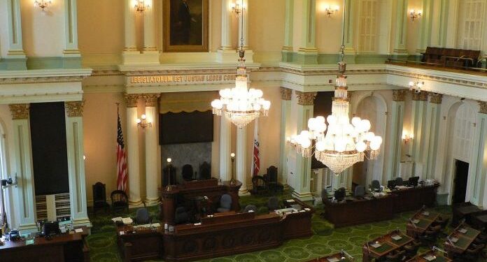 U parlamentu američke savezne države Kalifornija prvi put će služiti muslimanski vjerski službenik