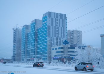 Ovako izgleda život u najhladnijem gradu na svetu. U Jakutsku je danas bilo -43 stepena, a temperatura ume da se spusti ČAK DO – 50 STEPENI!