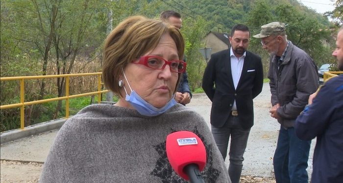 OVO JE DIREKTORICA MEVLIDA DERVIŠEFENDIĆ KOJA JE KAZNILA DJEVOJČICU LAMIJU JER JE SLAVILA DAN DRŽAVNOSTI BIH