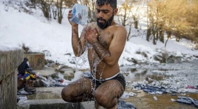 Surovi uslovi za migrante u kampu Lipa: Improvizuju u borbi za život