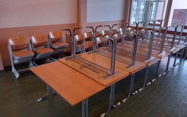 Nove klupe i stolice za škole na Donjoj Pešteri (FOTO)