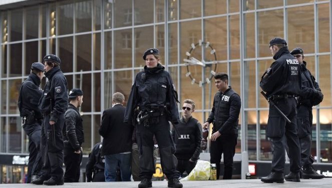 NAPAD U FRANKFURTU! Nožem ubadao ljude, ima ranjenih! /VIDEO/