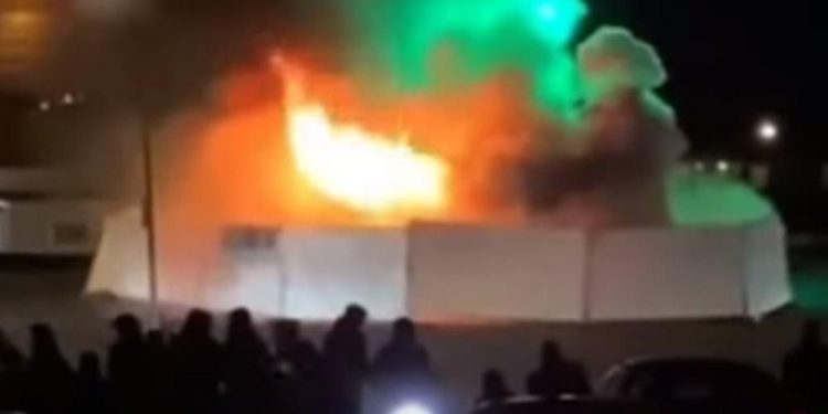 Video: Neredi u Holandiji, zapaljen centar za testiranje