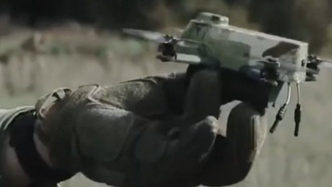 (VIDEO) BUDUĆNOST RATOVANJA JE STIGLA! Počelo korišćenje nano dronova, staju u dlan a njihove mogućnosti su neverovatne