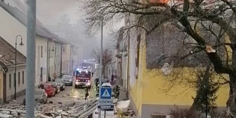 SNAŽNA EKSPLOZIJA U AUSTRIJI: Urušila se dva sprata zgrade, ljudi zarobljeni u ruševinama
