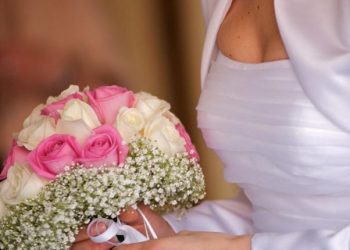 MLADENCI SU NA VENČANJU DOBILI KOVERTU SA UPUTSTVOM: Otvorili su je 13 godina kasnije, i umalo se nisu SRUŠILI