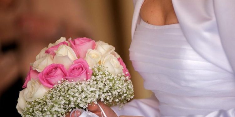 MLADENCI SU NA VENČANJU DOBILI KOVERTU SA UPUTSTVOM: Otvorili su je 13 godina kasnije, i umalo se nisu SRUŠILI