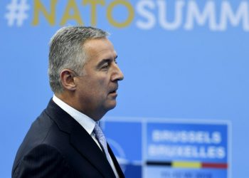 Đukanović u izuzetno teškom zdravstvenom stanju? Iz Podgorice prebačen na lečenje u Pariz?!