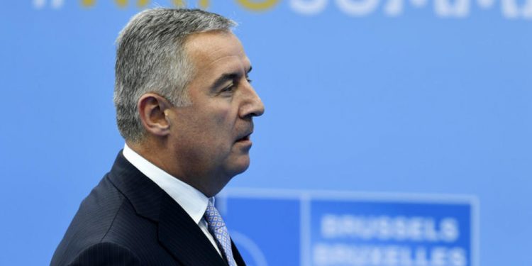 Đukanović u izuzetno teškom zdravstvenom stanju? Iz Podgorice prebačen na lečenje u Pariz?!