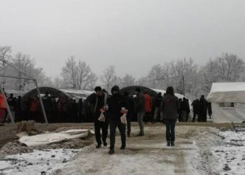 Prva grupa migranata i izbjeglica smještena u vojne šatore u kampu Lipa