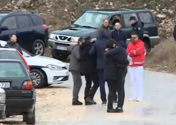 ( VIDEO) PLAČ, SUZE I JECAJI: OVAKO IZGLEDA MJESTO STRAVIČNE TRAGEDIJE