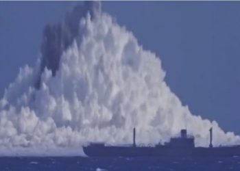 (VIDEO) Detonirali su ATOMSKU BOMBU pod vodom! Pogledajte scenu koja ledi krv u venama