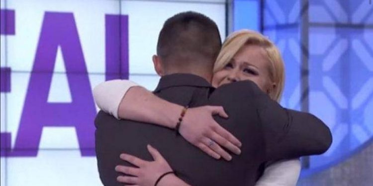 Usvojile ih različite porodice: Sestra i brat sreli se nakon 18 godina (VIDEO)