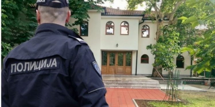 NOVI PAZAR: POLICAJAC VRŠIO NUŽDU U HAREMU SINAN-BEGOVE DŽAMIJE
