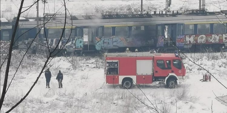 U Sarajevu je jutros došlo do požara na vozu Željeznica FBiH, zbog čega su intervenisali vatrogasci.