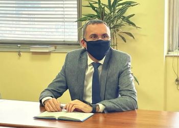 Kandic: Zabranjena prodaja garderobe sa natpisom “Nož, žica”