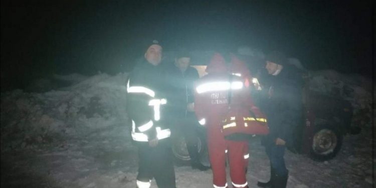 POZIV UPOMOĆ! INTERVENCIJA VATROGASACA IZ SJENICE: Prevezli lekara i medicinskog tehničara do nepokretnog pacijenta (FOTO)