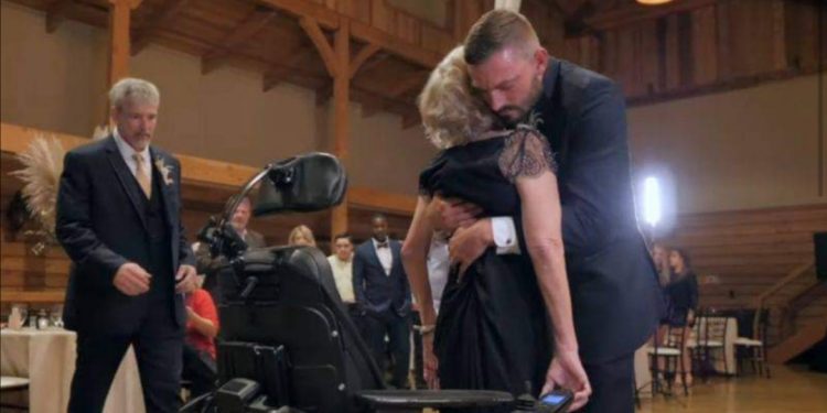 (VIDEO) EMOTIVAN trenutak kada sin zapleše S MAJKOM koja NE MOŽE DA HODA
