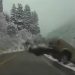 AUTO KAMEROM SNIMLJENA STRAVIČNA NESREĆA: DVA VOZILA SE PRVO SUDARILA NA CESTI PA ONDA PALA NIZ LITICU