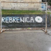 SRAMOTNO! U TUZLI PREKO NATPISA SREBRENICA NAPISANO: ,,UBI MUŠKO, JE*I ŽENSKO” (FOTO)