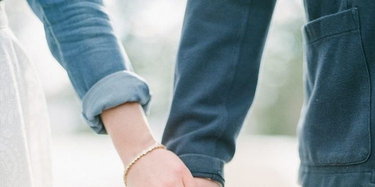 OSTAVIO JE ŽENU I ZAPOČEO VEZU SA MLAĐOM DJEVOJKOM: Godinu dana kasnije uništen mu je život, a evo i zašto