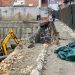 NOVI PAZAR: Zbog urušavanja temelja utonuo put, ulica zatvorena za saobraćaj (FOTO)