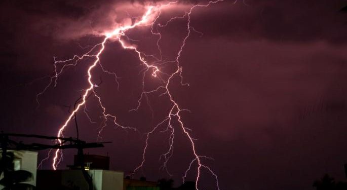 VEČERAS JE SRBIJU POGODILA SNAŽNA GRMLJAVINA! Po narodnom verovanju to je LOŠ ZNAK – pomenuto i NATO bombardovanje