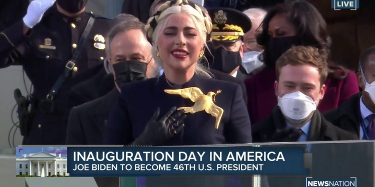 Lady Gaga intonirala američku himnu na inauguraciji Joea Bidena