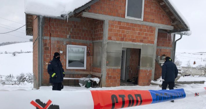 Jezivo svedočanstvo komšinice koju je ubica sa Peštera upucao u nogu: Upao je u kuću, počeo da psuje i ispalio više hitaca (FOTO)