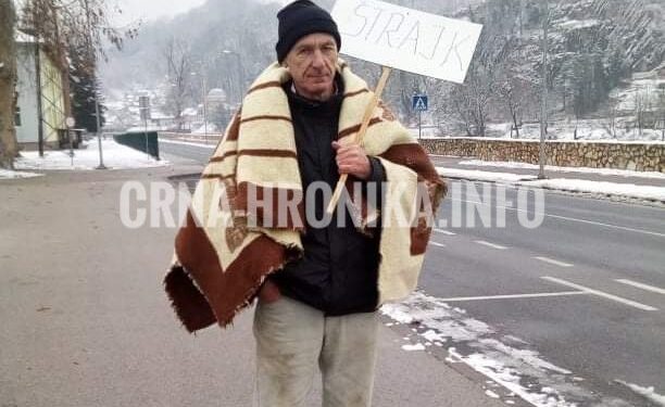 (VIDEO) ŠTRAJK DEMOBILISANOG BORCA: SAMO ME MRTVOG MOŽETE VRATITI U GRAD KOJI SAM BRANIO