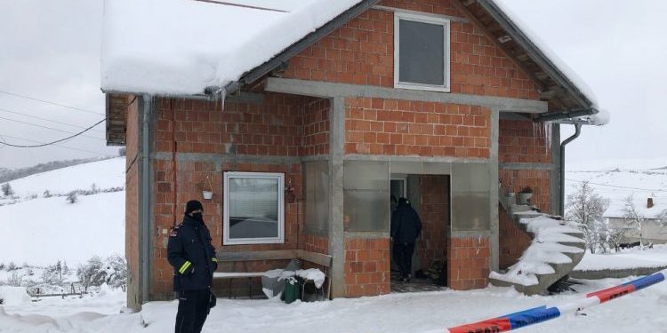 (VIDEO) Trostruko ubistvo u selu kod Sjenice – ranjene i komšije koje su se zatekle u kući
